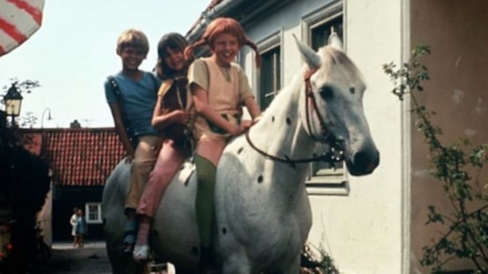 Bild på filmaffisch för På rymmen med Pippi Långstrump